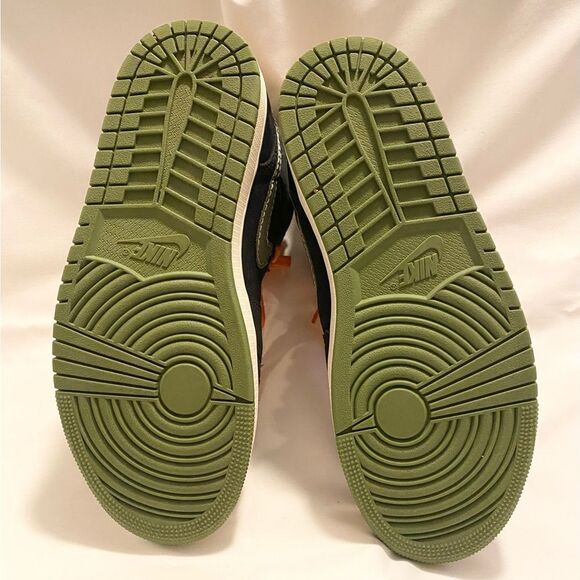 Nike Air Jordan 1 Mid SE Craft. Men size 8.5. Excellent condition. - Picture 11 of 16